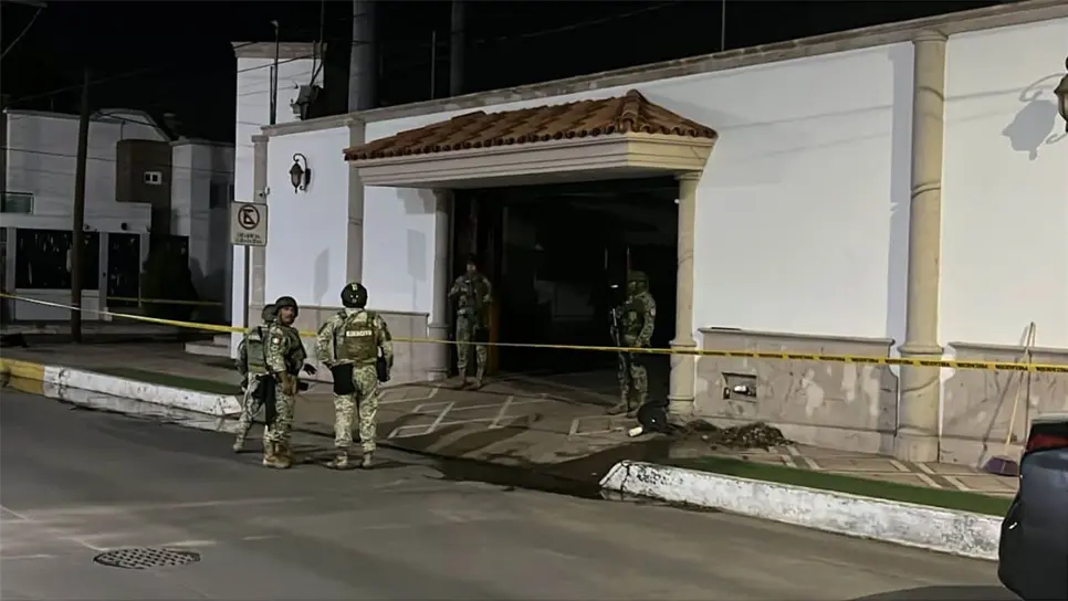 Al final los investigadores comenzaron a revisar el lugar para formalizar las investigaciones