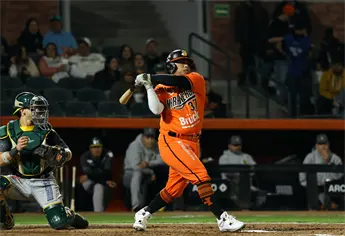 Naranjeros borra a los Cañeros con una cátedra de bateo y picheo