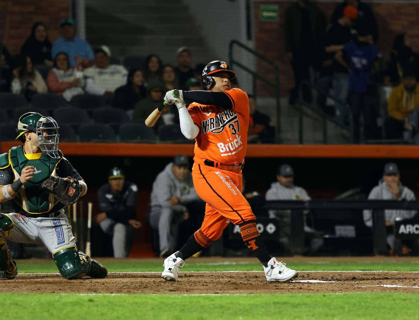 Naranjeros borra a los Cañeros con una cátedra de bateo y picheo