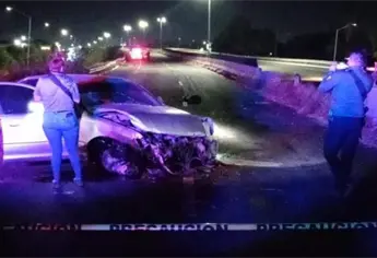 Muere hombre y dos lesionados tras  fuerte choque contra muro de contención en la carretera México 15, en Guasave