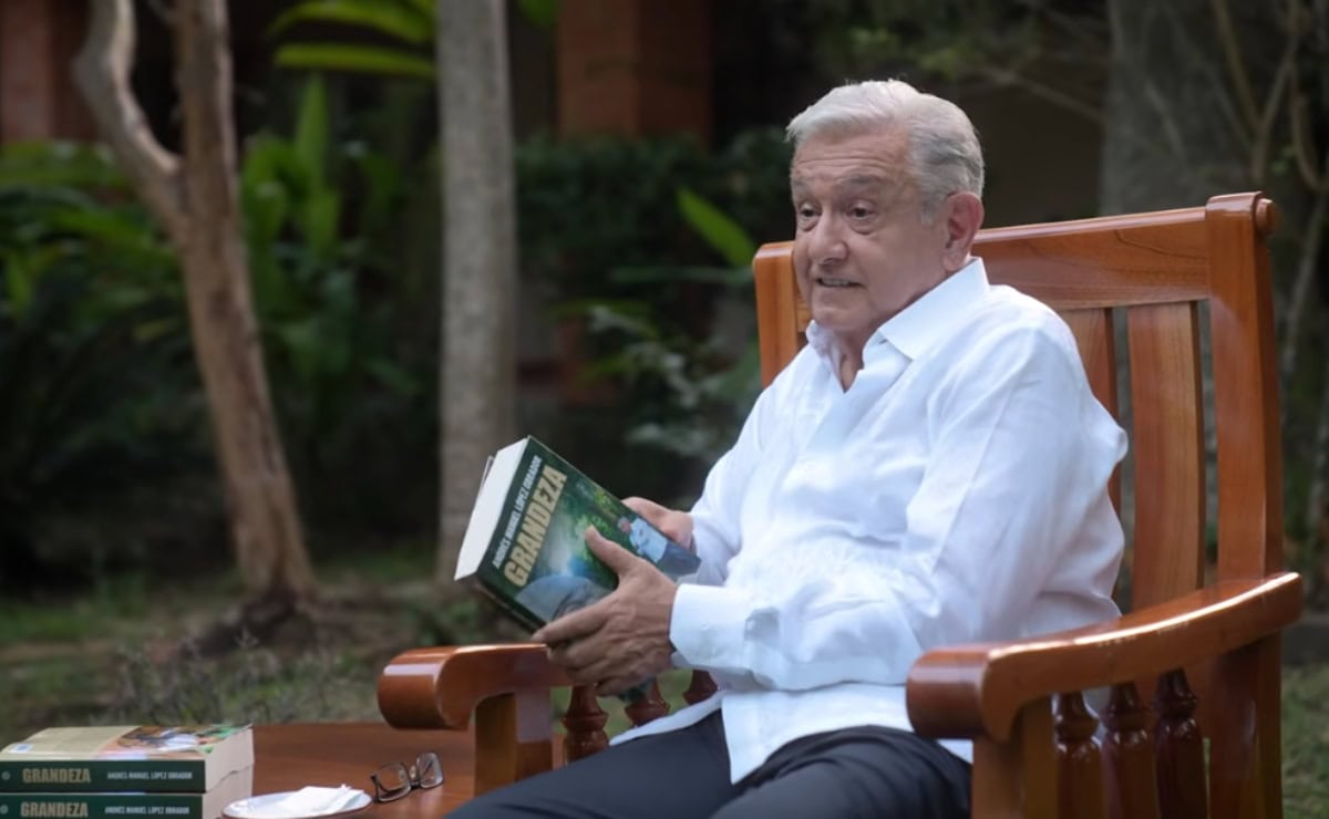 AMLO reaparece para presentar su nuevo libro Grandeza y confirma que sigue jubilado