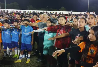 Inauguran temporada 2025-2026 de la Liga Municipal de Futbol en honor a Roberto Berumen