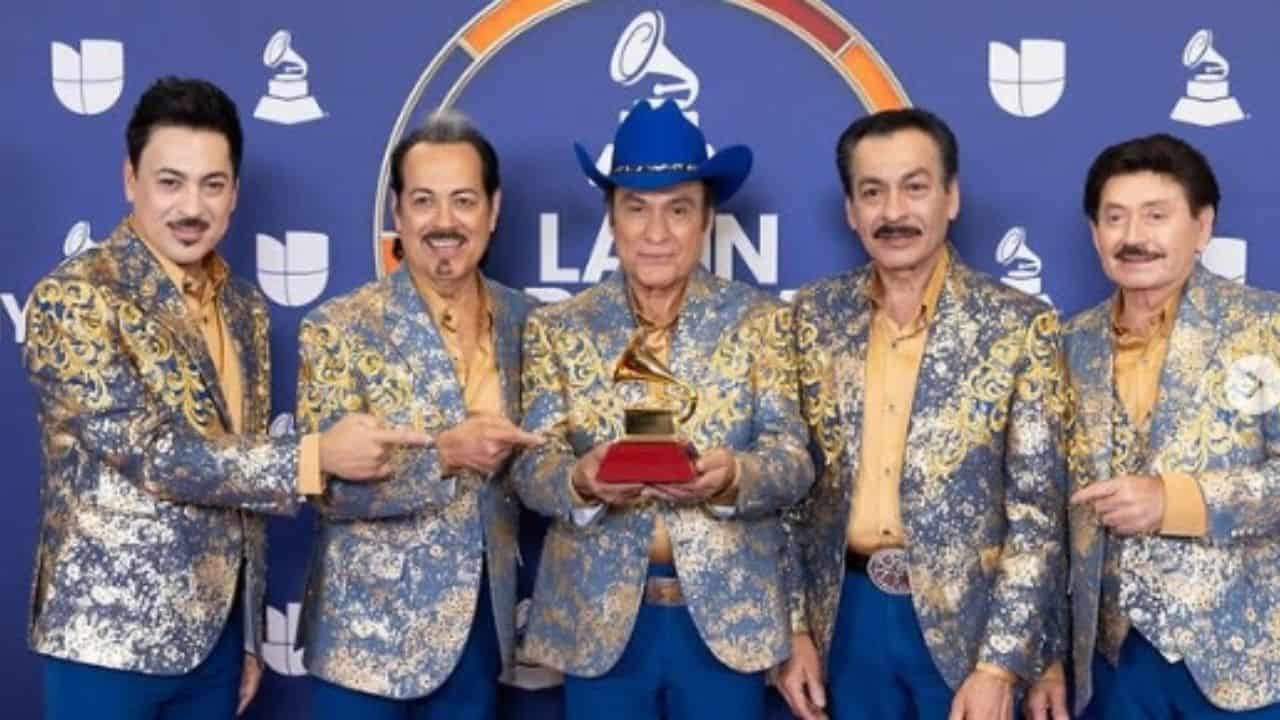 Los Tigres del Norte presencian pelea de mujeres durante su show y este fue la reacción del grupo| VIDEO