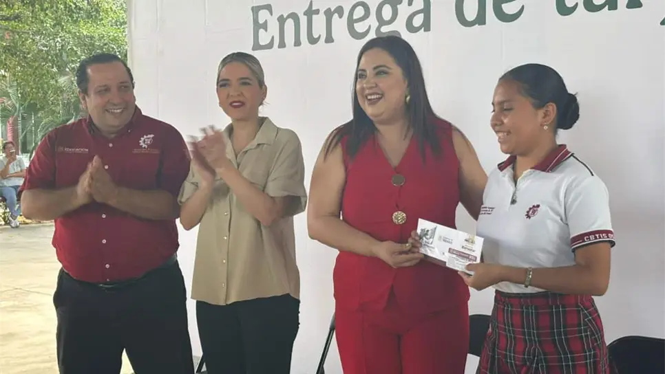 FOTO: Benefician a 617 estudiantes con la Beca Benito Juárez de Educación Media Superior en Mazatlán 