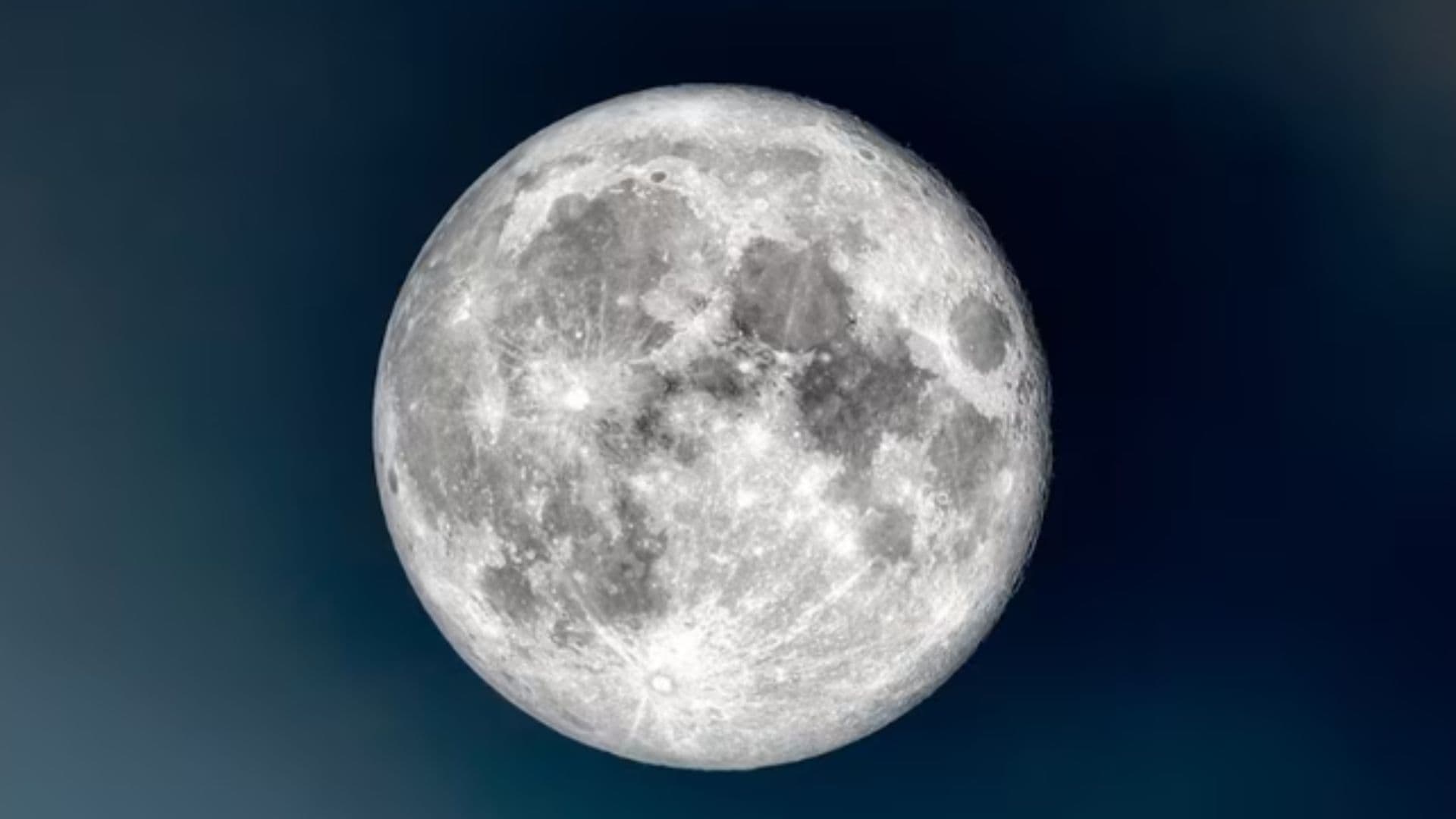 Superluna Fría 2025: a qué hora y cómo verla en México