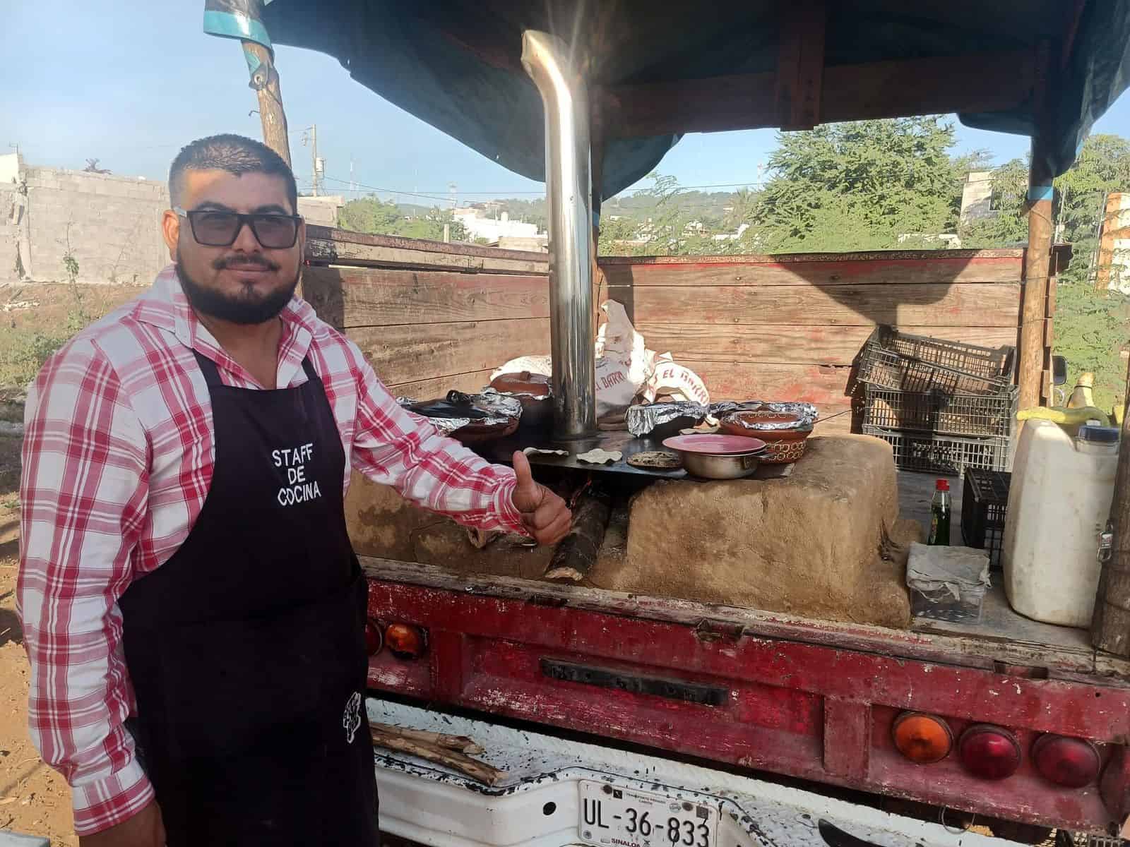 Tacos mi ranchito: La camioneta con hornilla de barro que causa sensación en Mazatlán