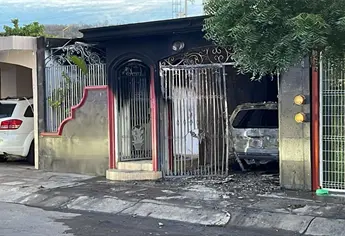 Sujetos atacan a balazos e incendian una vivienda en el Fracc. Santa Fe, en Culiacán