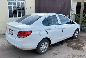 Atacan a balazos una vivienda y un automóvil en el Fracc. La Puerta, en Culiacán