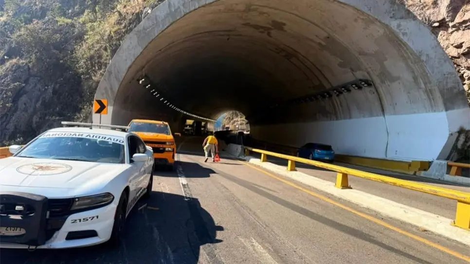 FOTO: La circulación es intermitente en la autopista Mazatlán-Durango (Km 163);, extreme precauciones al conducir.