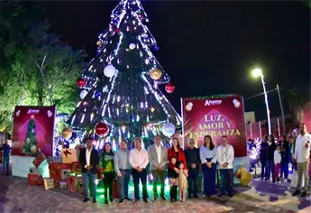 La Navidad llegó a Ahome: encienden pino navideño en Los Mochis