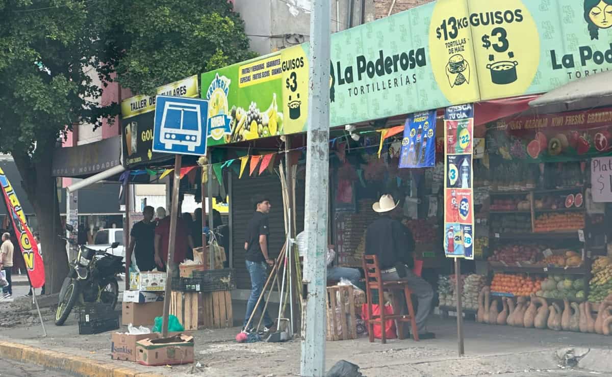 Autorizan permisos temporales en Los Mochis para exhibir mercancía en banquetas de zona 30 