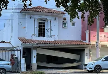 Balean e incendian un domicilio en el Fracc. Canaco, Culiacán; En el lugar abandonaron explosivos