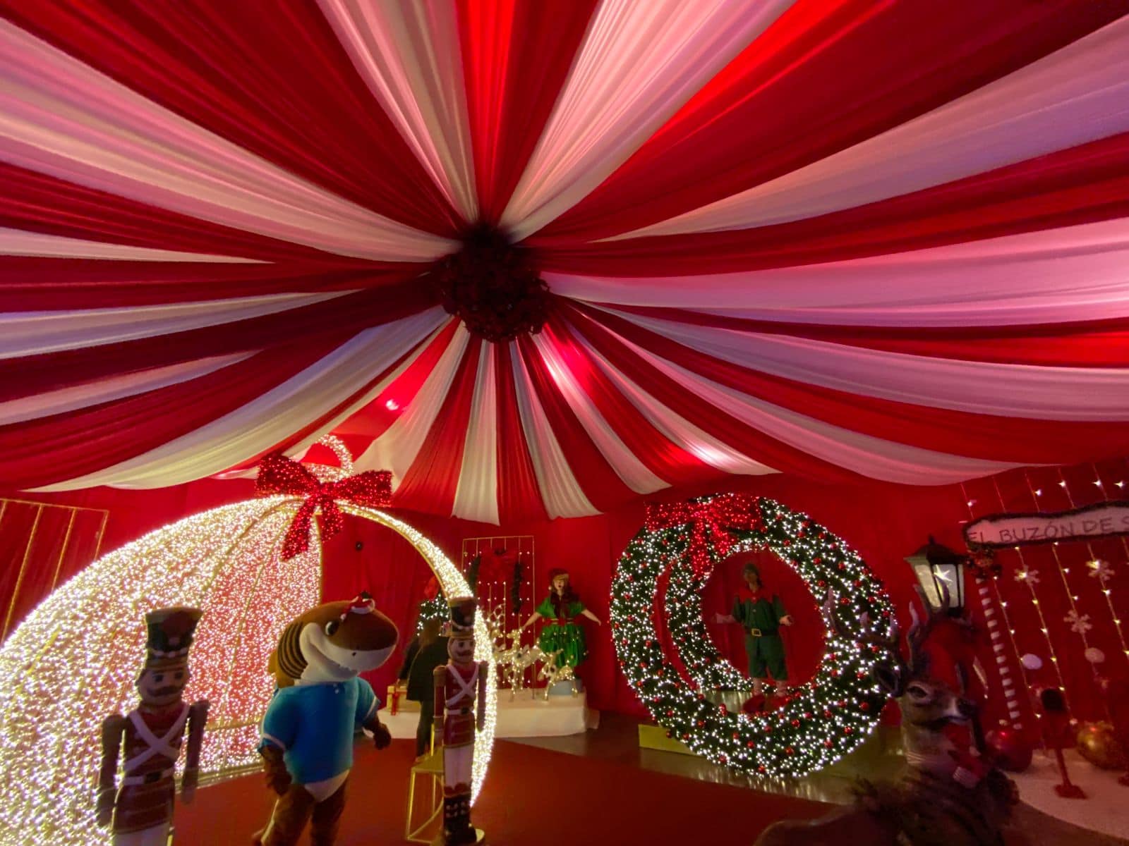 Llega la Navidad al Acuario de Mazatlán; con 11 sets para fotografías mágicas