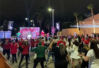 Ahome enciende el espíritu navideño: reúnen cientos de juguetes en master class masiva