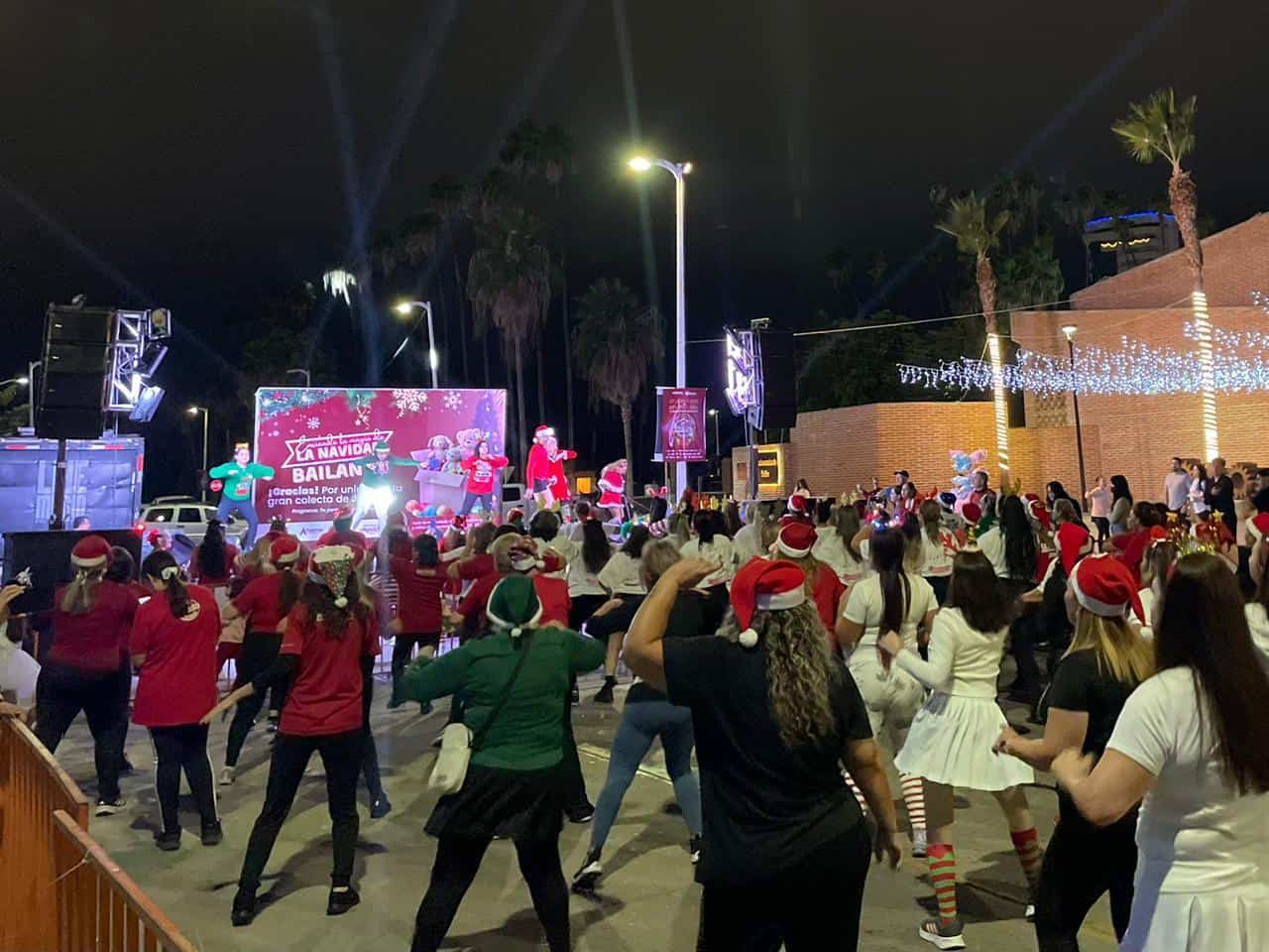 Ahome enciende el espíritu navideño: reúnen cientos de juguetes en master class masiva