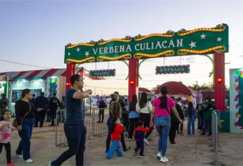 Chicos y grandes disfrutan del mágico show navideño en la Verbena Culiacán 2025
