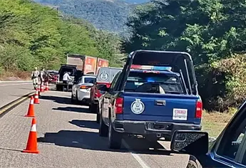 Localizan 5 cuerpos embolsados en la carretera Mazatlán-Durango