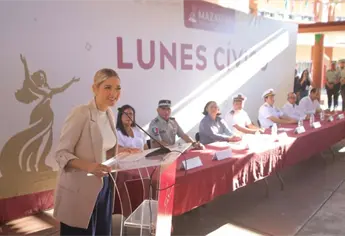 Encabeza Estrella Palacios el Lunes Cívico en la Primaria General Ángel Flores