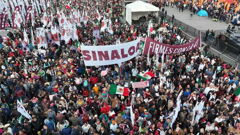 Más de 2 mil sinaloenses participaron en la marcha por los 7 años de la 4T