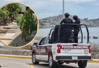 Jóvenes empujan a mujer policía de escaleras en cerro de Topolobampo; la reportan delicada