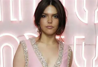 ¿Quién es Bu Cuarón? La cantante mexicana que abrió concierto de Dua Lipa y generó polémica