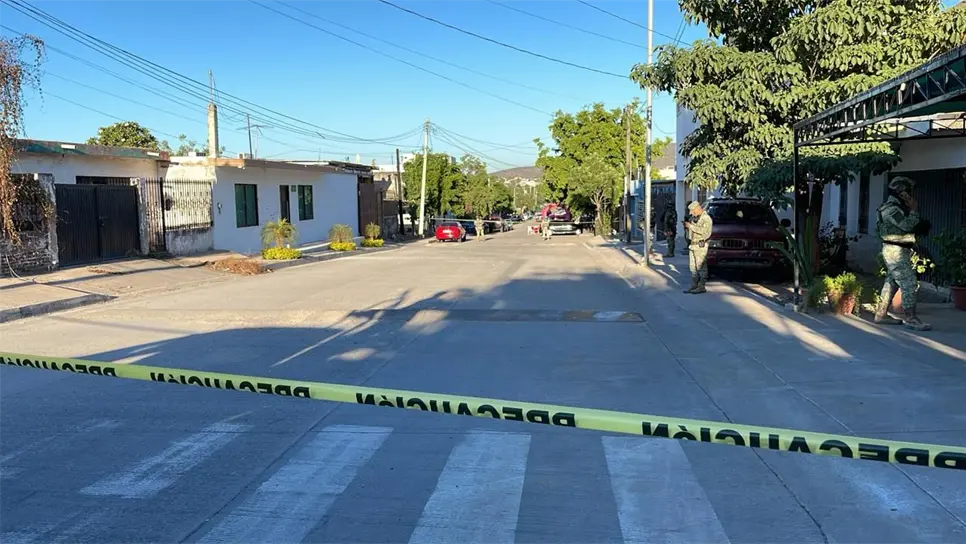 Militares cerraron la circulación vial en la zona mientras peritos y policías de investigación se hicieron cargo de realizar las diligencias