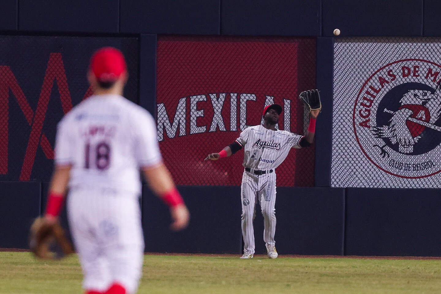 LMP: Aguilas sigue volando alto y pega primero en el Lucho Fest