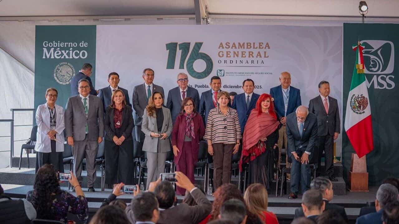 Rocha Moya asiste a asamblea del IMSS encabezada por Claudia Sheinbaum