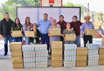 Llega la Navidad a la sierra de Badiraguato; José Paz López entrega obra pública y apoyos alimenticios en Soyatita