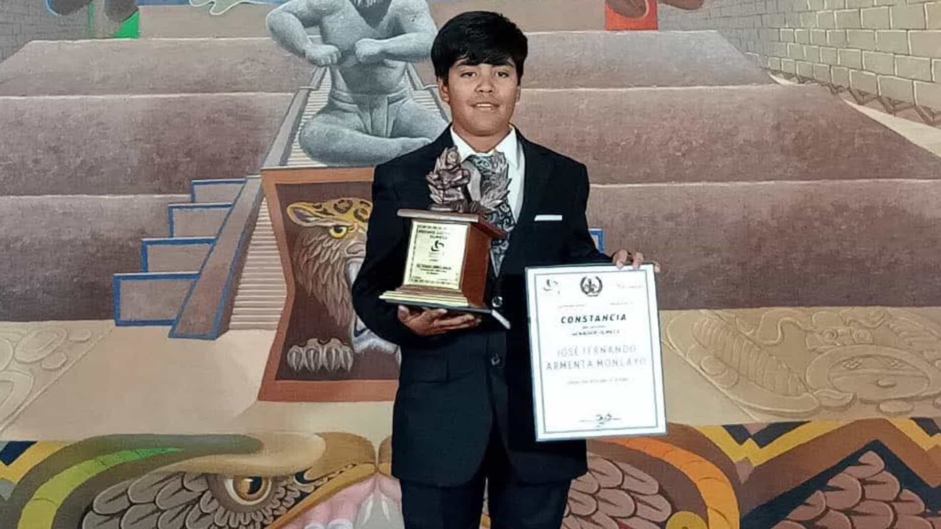 José Fernando Topo Armenta Moncayo recibió el Premio Luchador Olmeca 2025