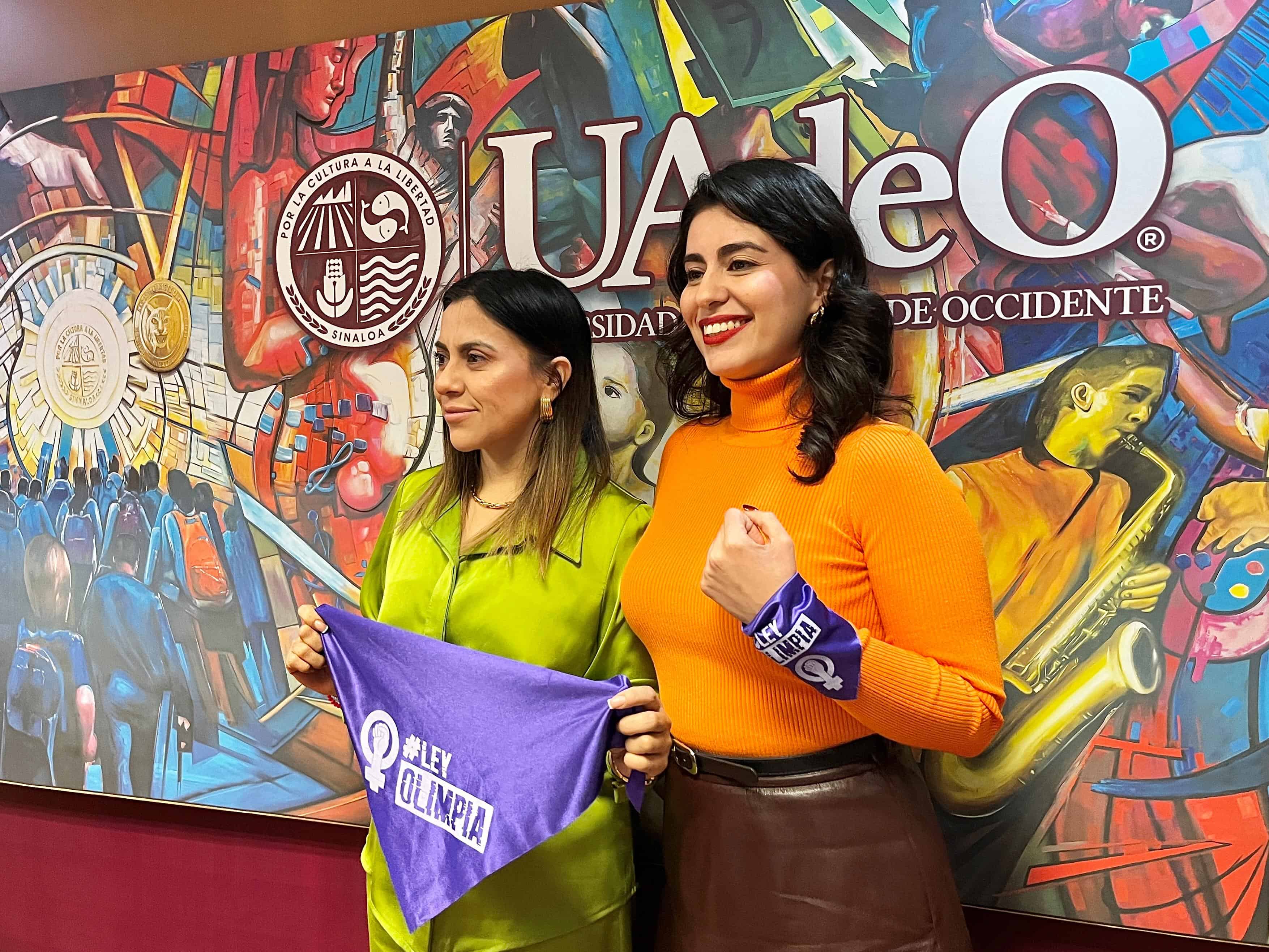 Olimpia Coral imparte la conferencia Violencia digital: lo virtual es real, en Culiacán