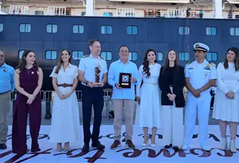 Crucero Zaandam llega al puerto de Topolobampo