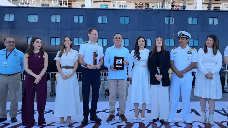 FOTO: Crucero Zaandam llega al puerto de Topolobampo