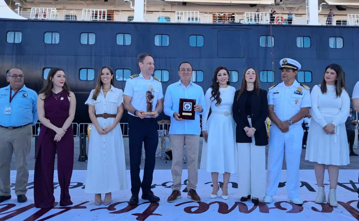 Crucero Zaandam llega al puerto de Topolobampo