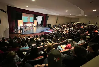 UAdeO entrega Premio Profesionista Lince a 6 egresados en Culiacán