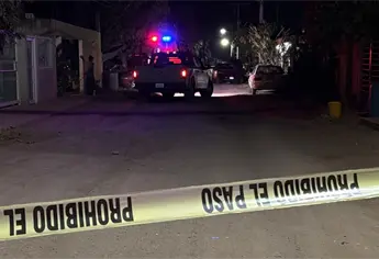 Sujetos protagonizan persecución y enfrentamiento en el campo el 10 y abandonan camioneta baleada en Culiacán