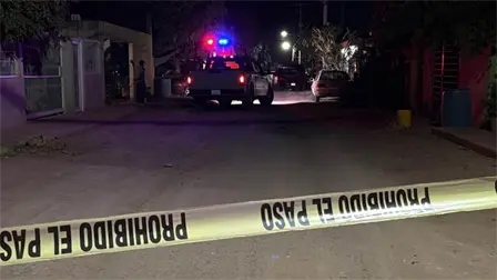 Sujetos protagonizan persecución y enfrentamiento en el campo el 10 y abandonan camioneta baleada en Culiacán Sujetos protagonizan persecución y enfrentamiento en el campo el 10 y abandonan camioneta baleada en Culiacán