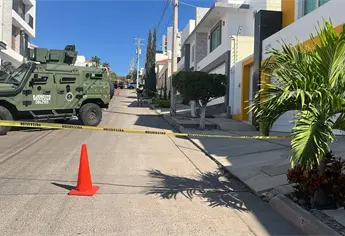 Militares aseguran casa en Colinas de San Miguel en Culiacán; hay detenidos y armas incautadas