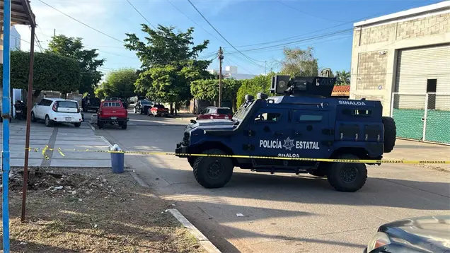 Retiran las unidades aseguradas en el operativo de la colonia Miguel Hidalgo, en Culiacán Retiran las unidades aseguradas en el operativo de la colonia Miguel Hidalgo, en Culiacán