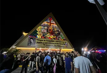 Con fe y devoción, miles de culiacanenses festejan a la Virgen de Guadalupe en La Lomita