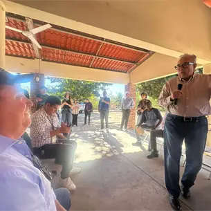 Rocha anuncia compra de 800 toneladas de frijol "Yorimuni" y apoyo de 2,500 pesos por tonelada para temporaleros Rocha anuncia compra de 800 toneladas de frijol "Yorimuni" y apoyo de 2,500 pesos por tonelada para temporaleros