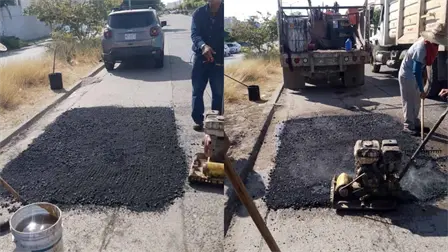 MazBacheton; este 13 de diciembre las brigadas de bacheo trabajan en estas calles de Mazatlán MazBacheton; este 13 de diciembre las brigadas de bacheo trabajan en estas calles de Mazatlán