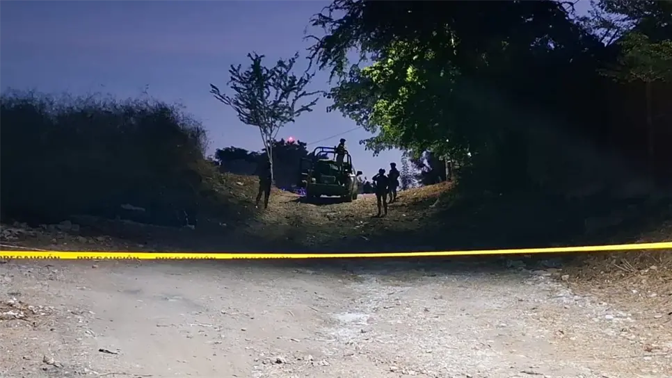 Hasta el momento, el occiso permanece en calidad de desconocido y las autoridades ya investigan el móvil del crimen