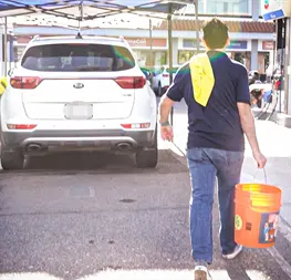 Juan de Ávila logra el reto y gana 2 mil pesos lavando carros en un día en Culiacán Juan de Ávila logra el reto y gana 2 mil pesos lavando carros en un día en Culiacán