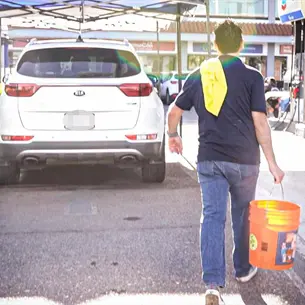 Juan de &Aacute;vila logra el reto y gana 2 mil pesos lavando carros en un d&iacute;a en Culiac&aacute;n