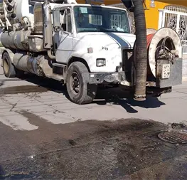 Retiran escombro, toallitas húmedas, tablas y basura del alcantarillado en estas colonias de Mazatlán Retiran escombro, toallitas húmedas, tablas y basura del alcantarillado en estas colonias de Mazatlán