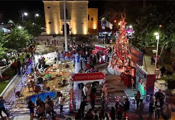 Magia y alegría se vive en Badiraguato con el encendido del árbol y nacimiento navideño 