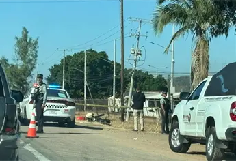 Motociclista pierde la vida tras ser impactado por automovilista por Los Gavilanes, al sur de Mazatlán
