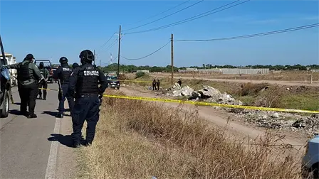 Hallan ejecutado a balazos a hombre por la carretera La 50 de Villa Juárez, en Navolato Hallan ejecutado a balazos a hombre por la carretera La 50 de Villa Juárez, en Navolato