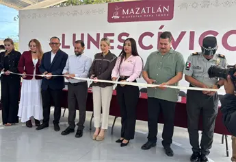 Inauguran techumbre en primaria de Escamillas durante último lunes cívico del año